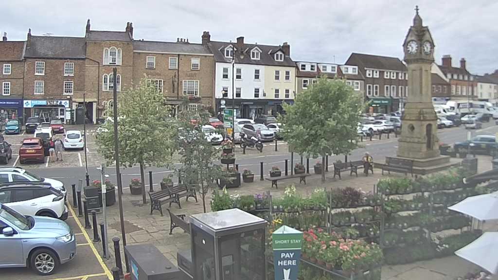 Thirsk webcam overlooking the Market Place