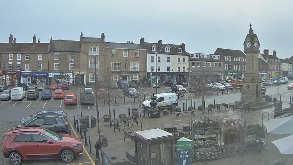 Thirsk webcam overlooking the Market Place