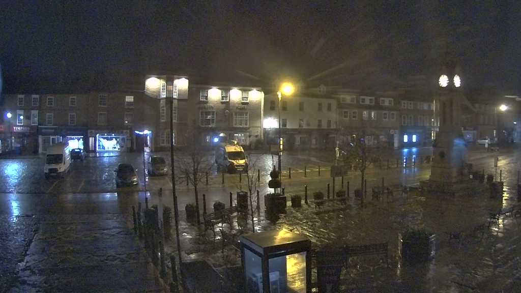 Thirsk webcam overlooking the Market Place