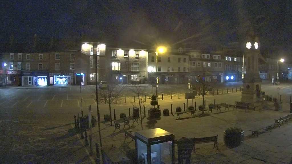 Thirsk webcam overlooking the Market Place