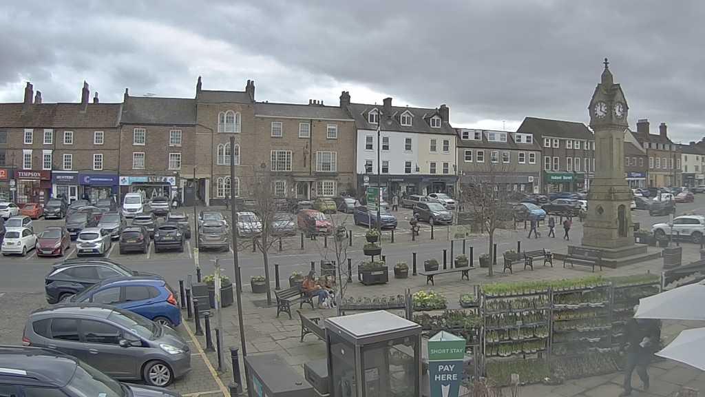 Thirsk webcam overlooking the Market Place
