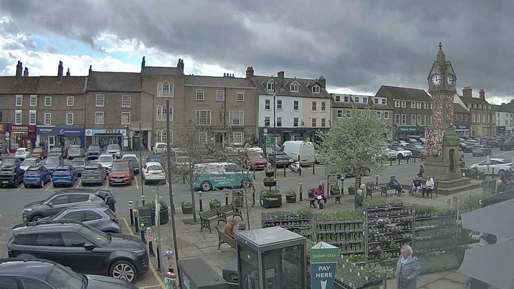 Thirsk webcam overlooking the Market Place