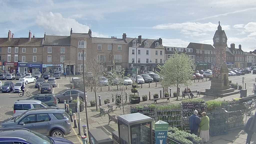 Thirsk webcam overlooking the Market Place