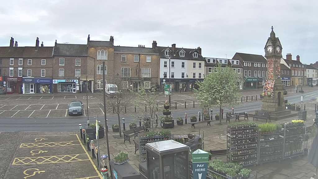 Thirsk webcam overlooking the Market Place