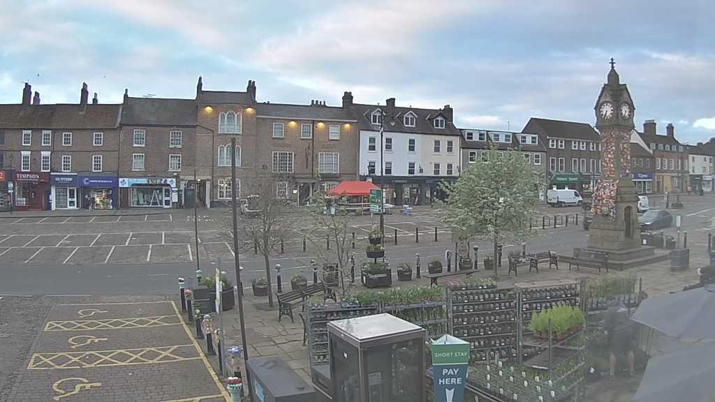 Thirsk webcam overlooking the Market Place
