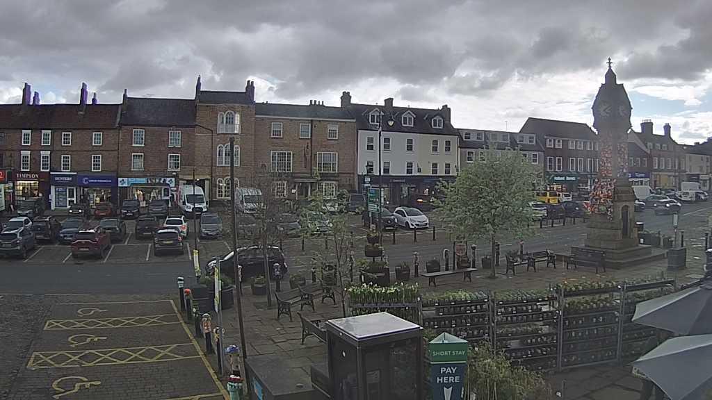 Thirsk webcam overlooking the Market Place