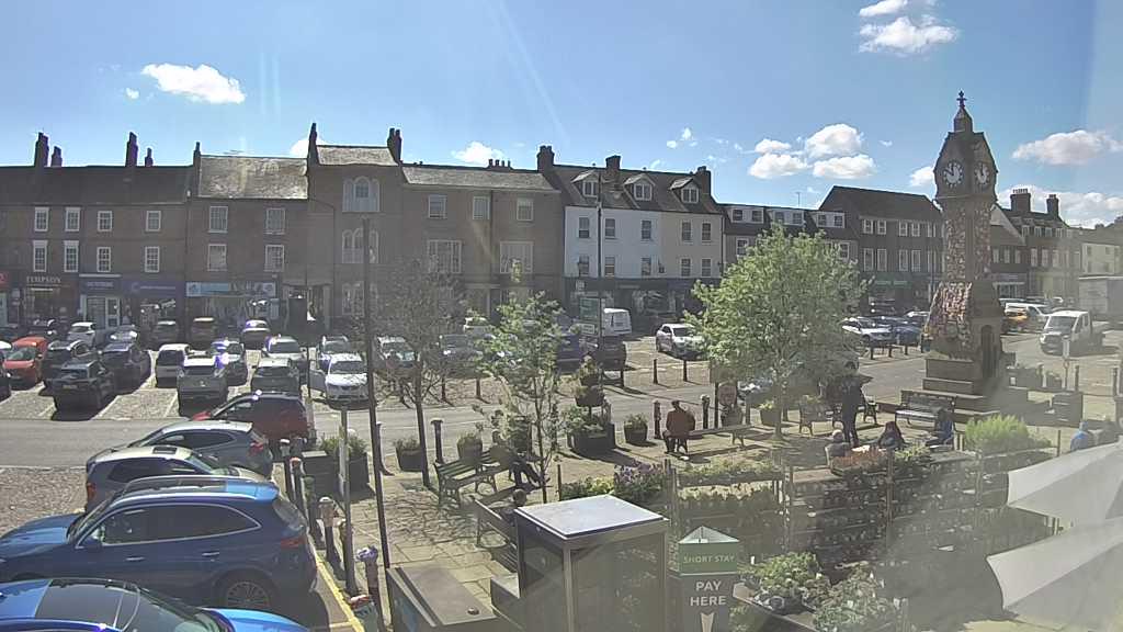 Thirsk webcam overlooking the Market Place