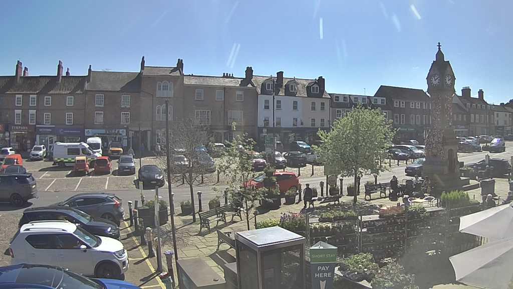 Thirsk webcam overlooking the Market Place