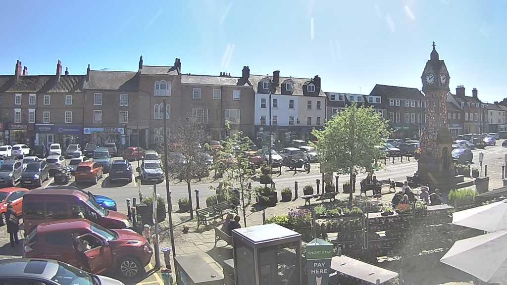 Thirsk webcam overlooking the Market Place