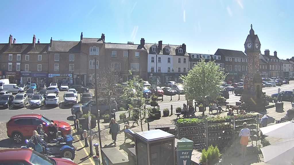 Thirsk webcam overlooking the Market Place