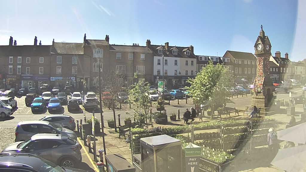 Thirsk webcam overlooking the Market Place