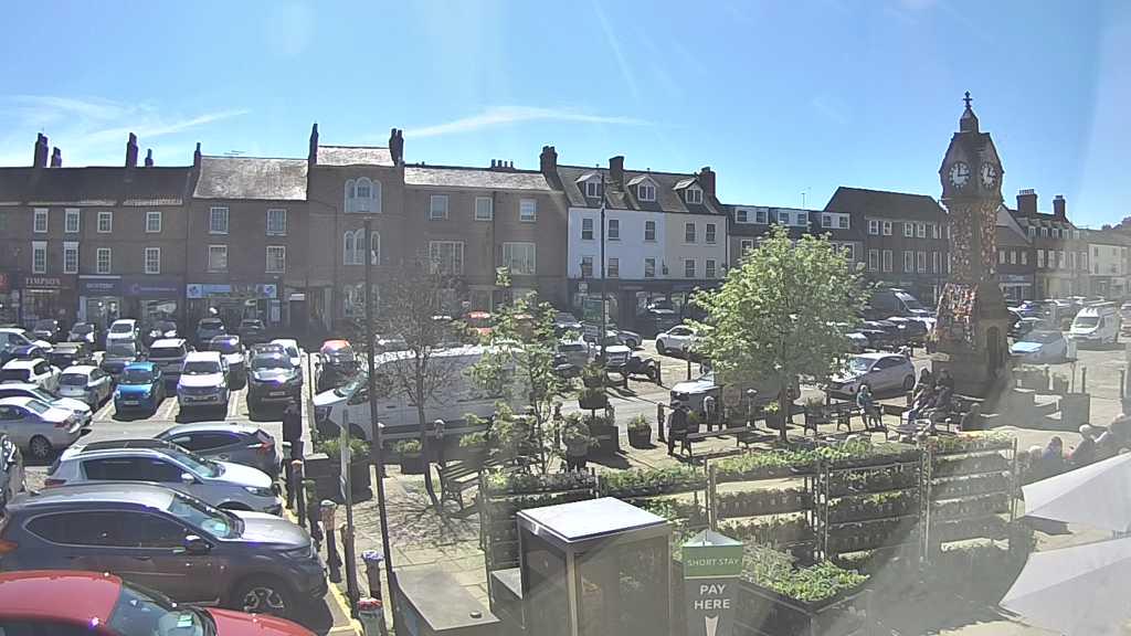 Thirsk webcam overlooking the Market Place