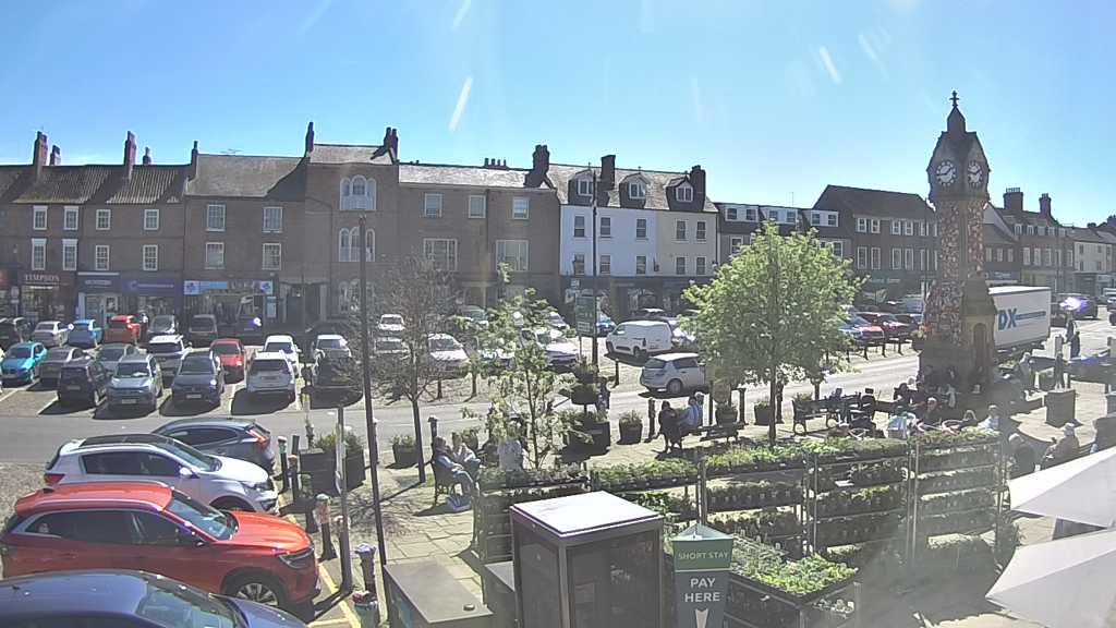 Thirsk webcam overlooking the Market Place