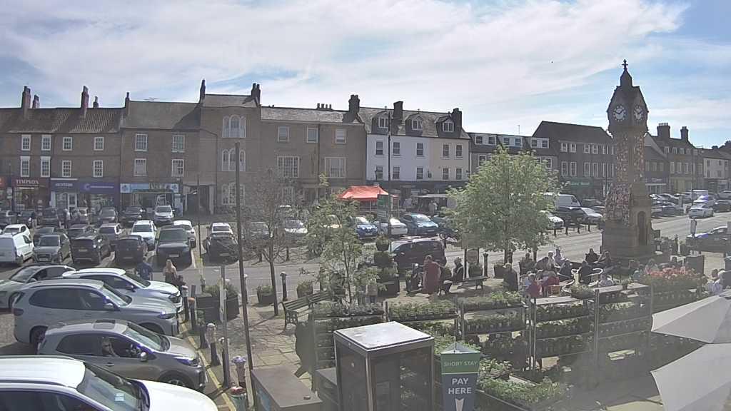 Thirsk webcam overlooking the Market Place