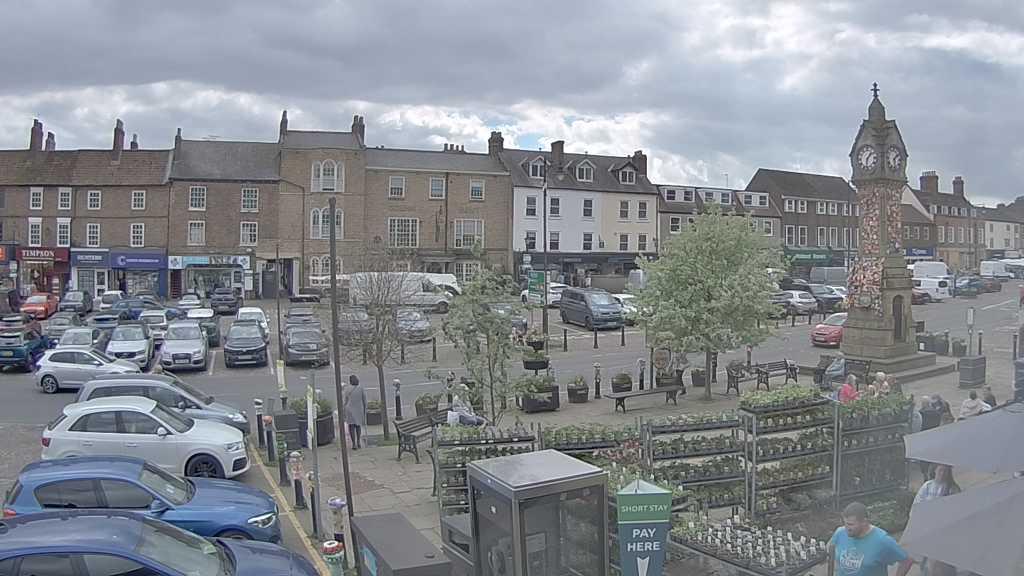 Thirsk webcam overlooking the Market Place