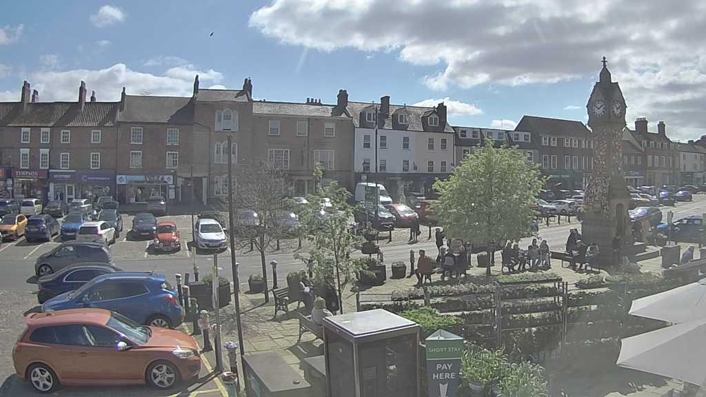 Thirsk webcam overlooking the Market Place
