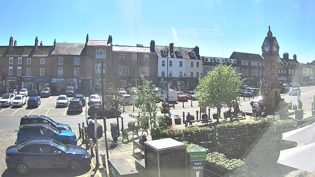 Thirsk webcam overlooking the Market Place