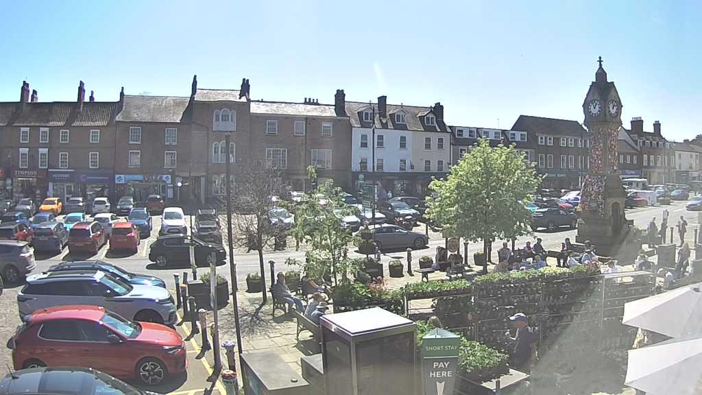 Thirsk webcam overlooking the Market Place