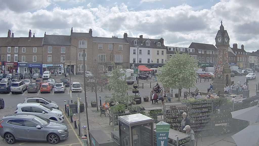 Thirsk webcam overlooking the Market Place