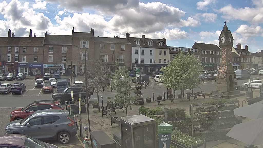 Thirsk webcam overlooking the Market Place