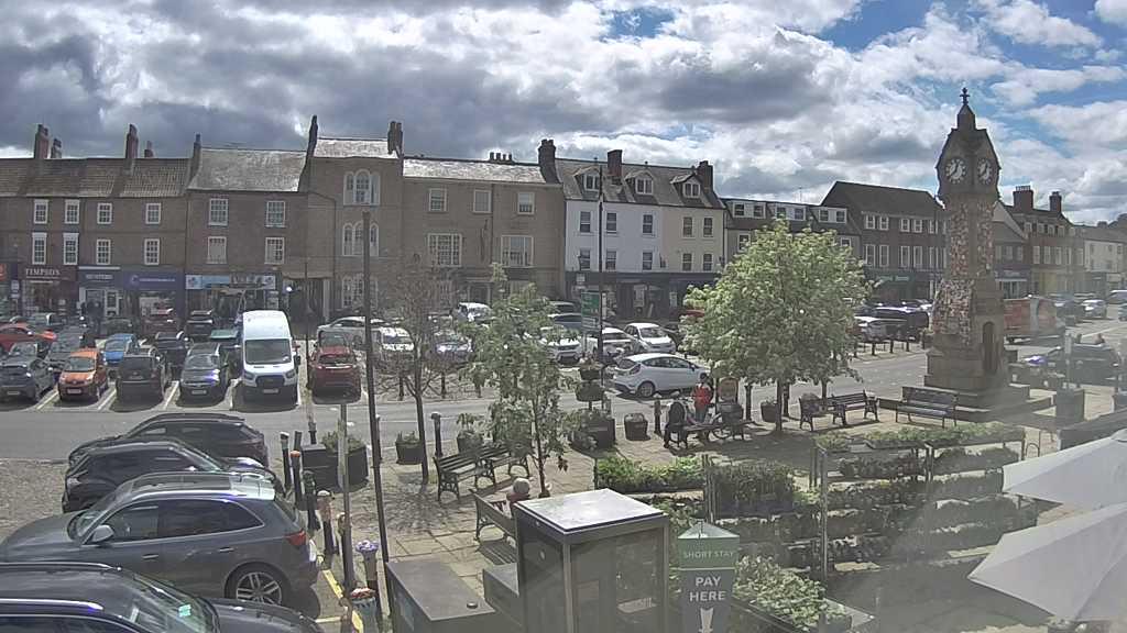 Thirsk webcam overlooking the Market Place