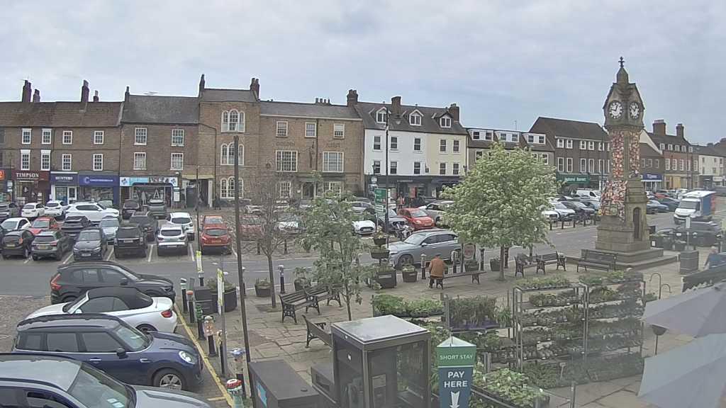 Thirsk webcam overlooking the Market Place