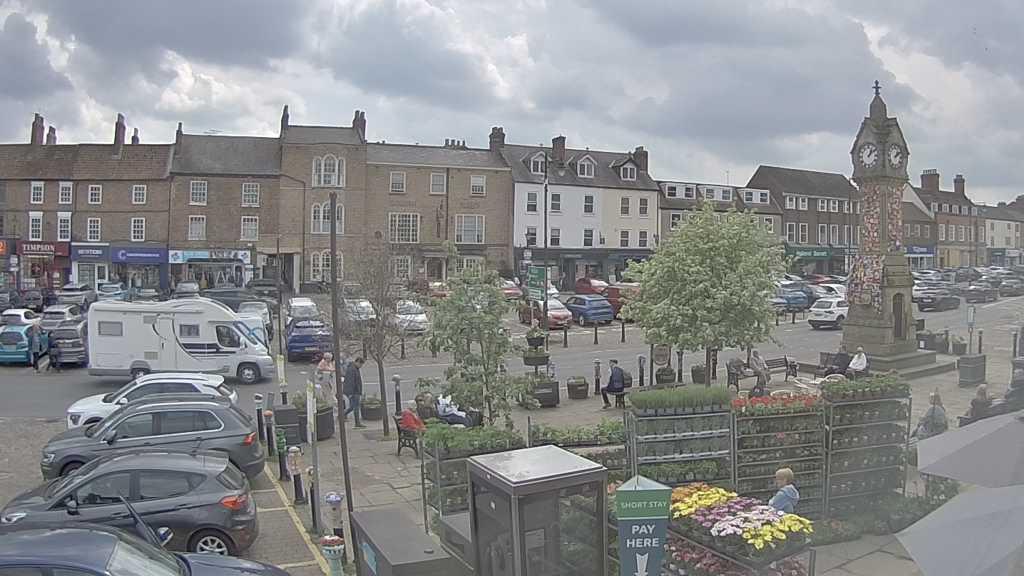 Thirsk webcam overlooking the Market Place