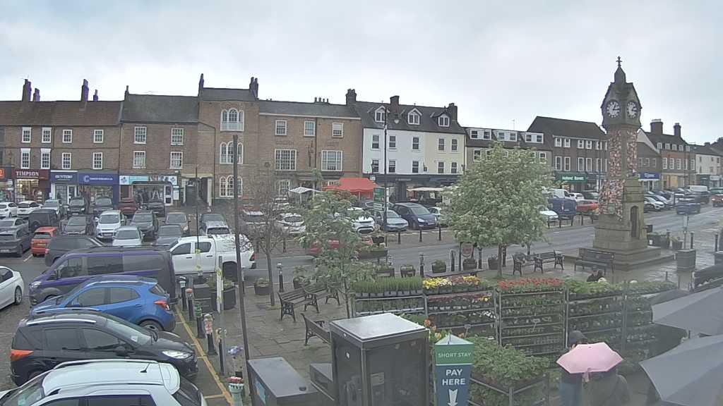 Thirsk webcam overlooking the Market Place