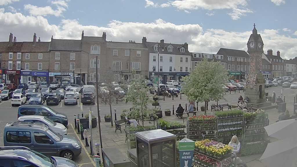 Thirsk webcam overlooking the Market Place