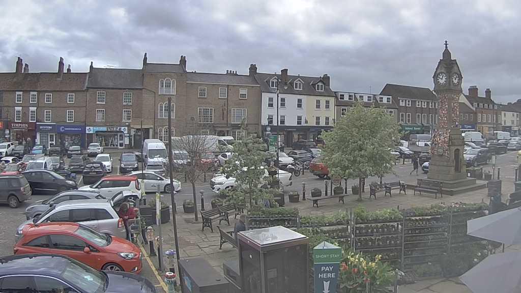 Thirsk webcam overlooking the Market Place