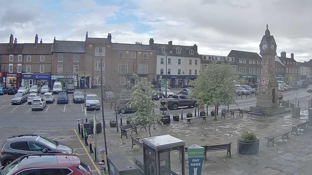 Thirsk webcam overlooking the Market Place