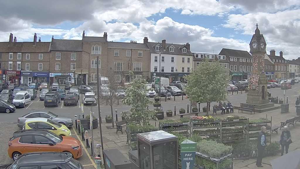 Thirsk webcam overlooking the Market Place