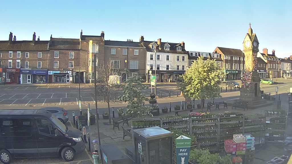 Thirsk webcam overlooking the Market Place