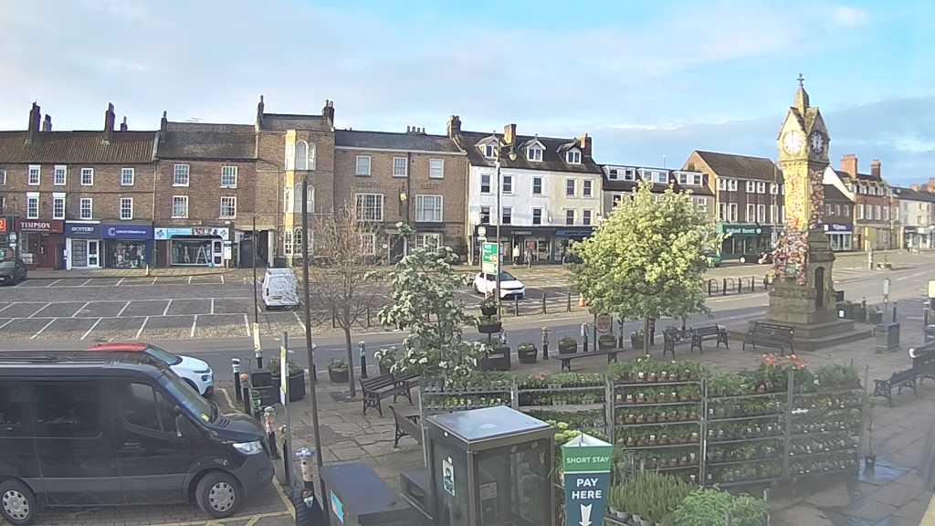 Thirsk webcam overlooking the Market Place