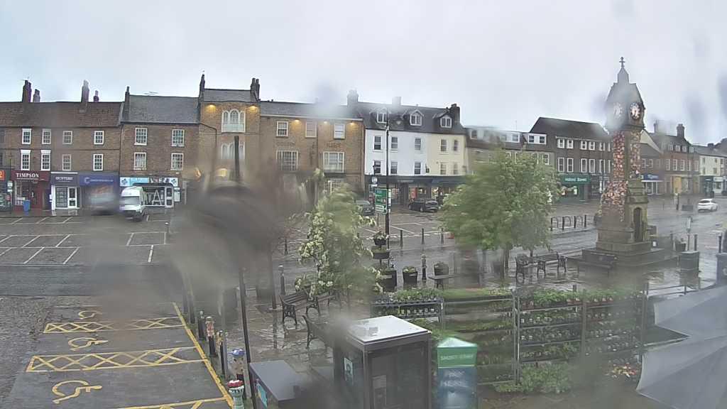 Thirsk webcam overlooking the Market Place