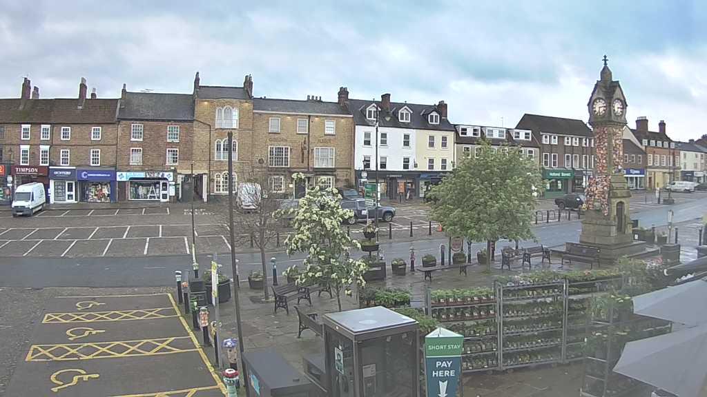 Thirsk webcam overlooking the Market Place
