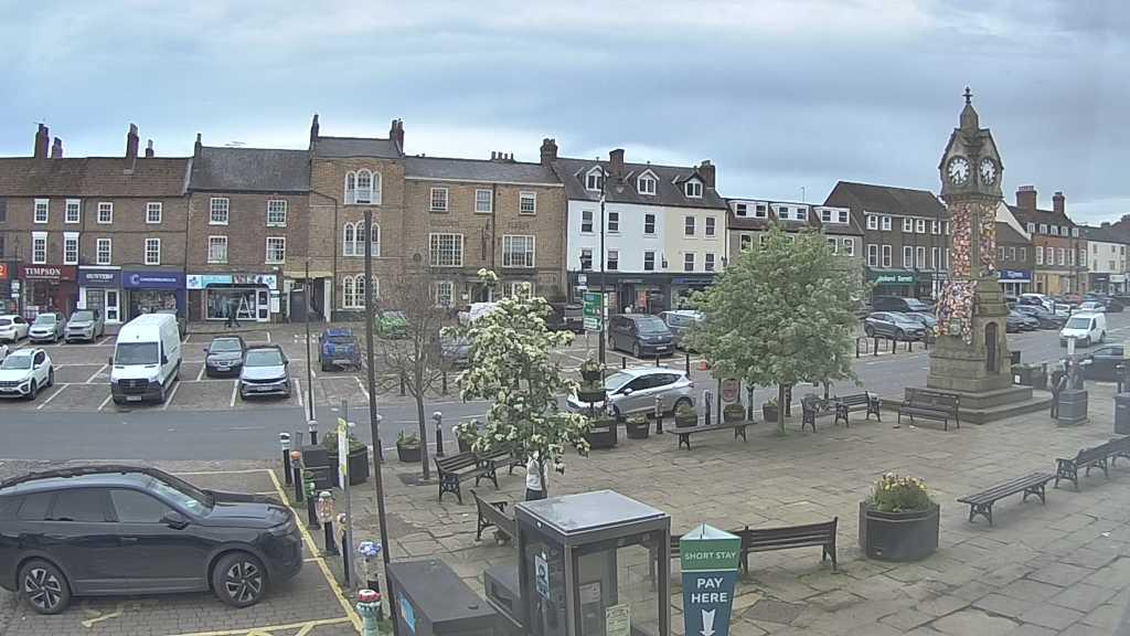 Thirsk webcam overlooking the Market Place