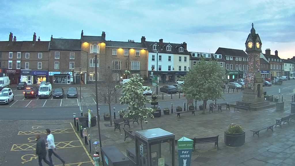 Thirsk webcam overlooking the Market Place