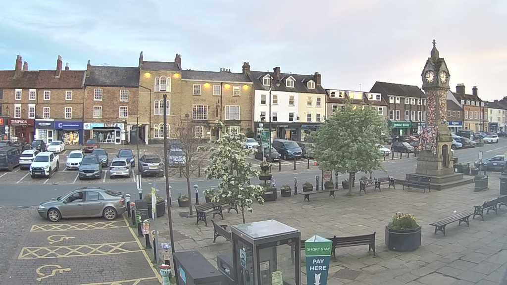 Thirsk webcam overlooking the Market Place