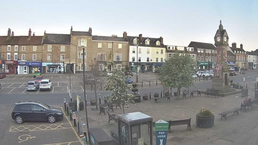 Thirsk webcam overlooking the Market Place