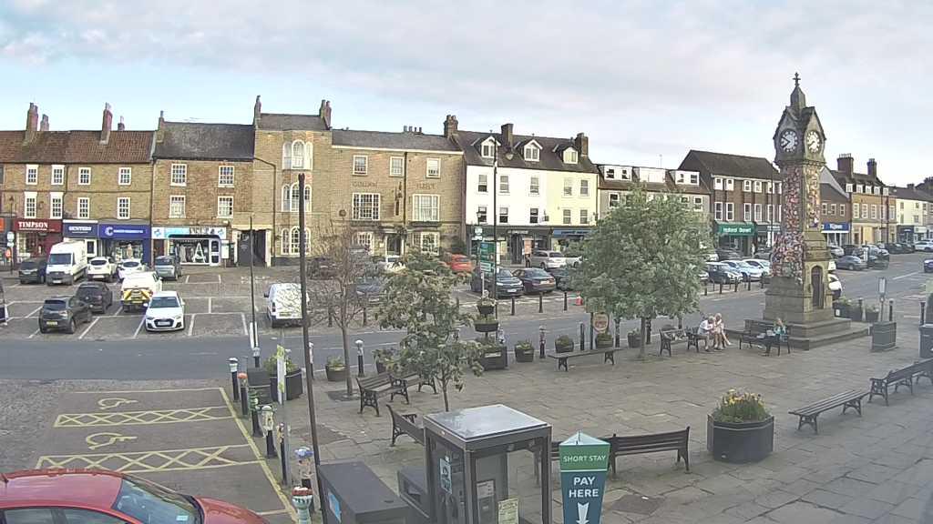 Thirsk webcam overlooking the Market Place