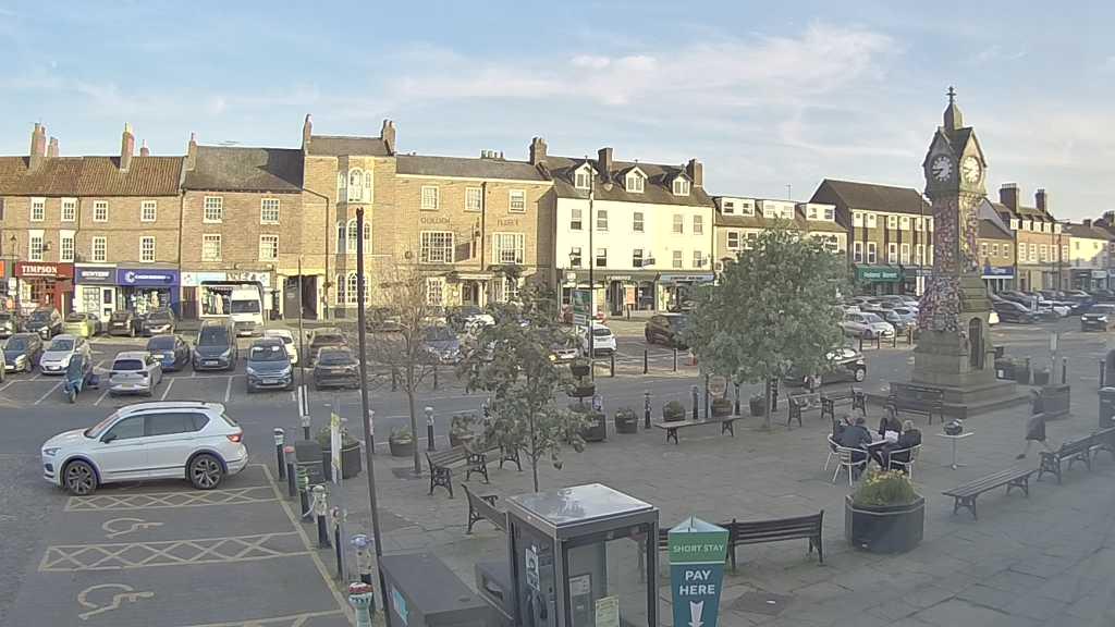 Thirsk webcam overlooking the Market Place