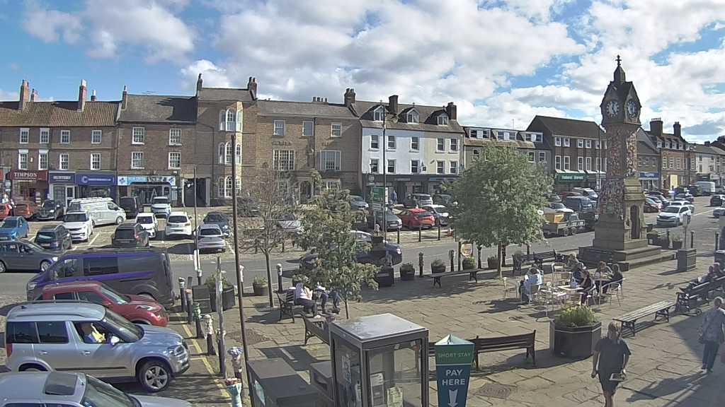 Thirsk webcam overlooking the Market Place