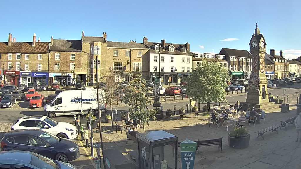 Thirsk webcam overlooking the Market Place