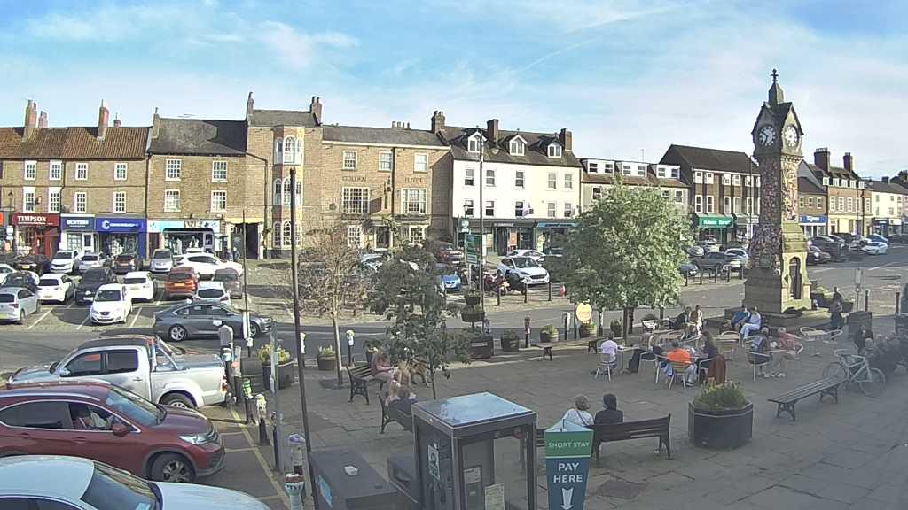 Thirsk webcam overlooking the Market Place