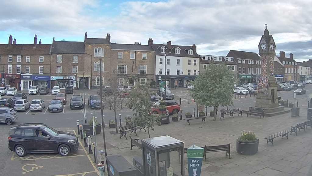 Thirsk webcam overlooking the Market Place