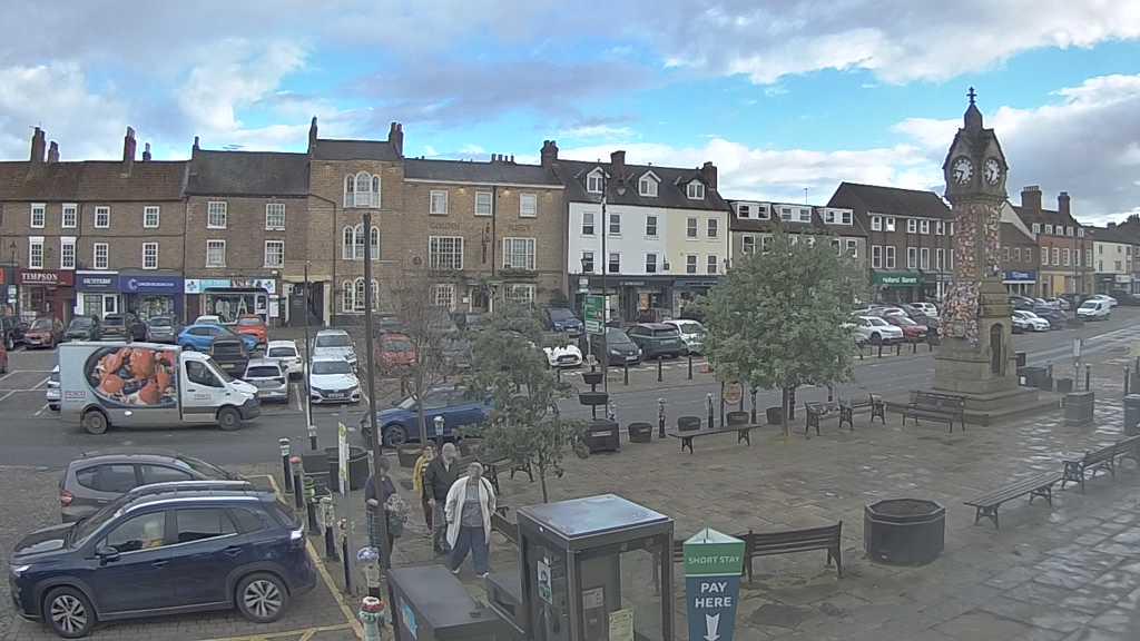 Thirsk webcam overlooking the Market Place