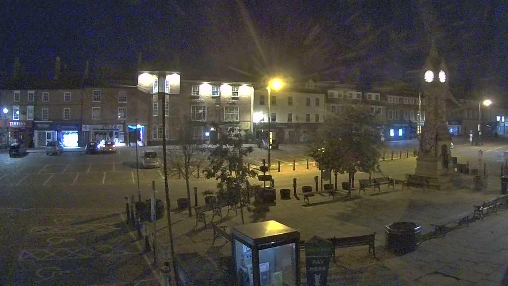 Thirsk webcam overlooking the Market Place