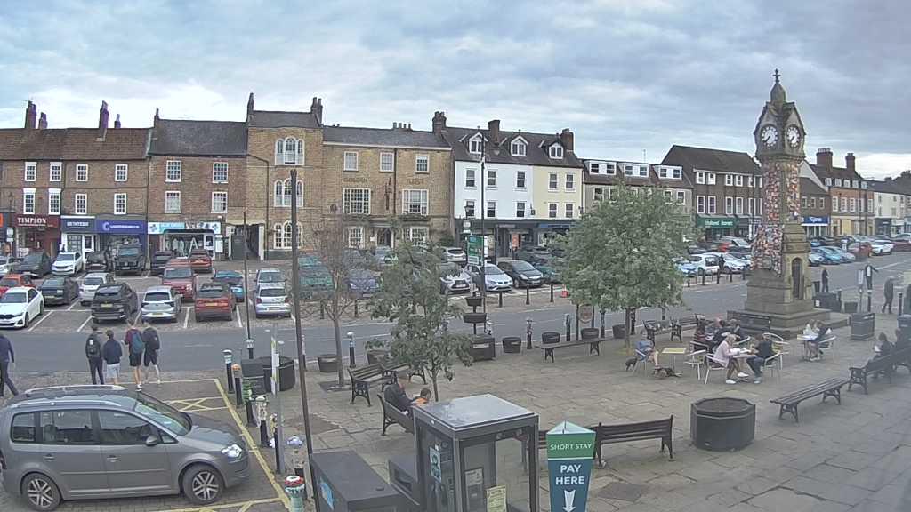 Thirsk webcam overlooking the Market Place