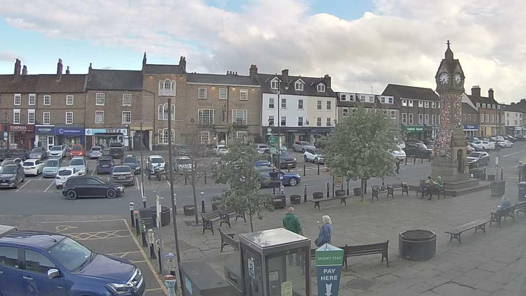 Thirsk webcam overlooking the Market Place